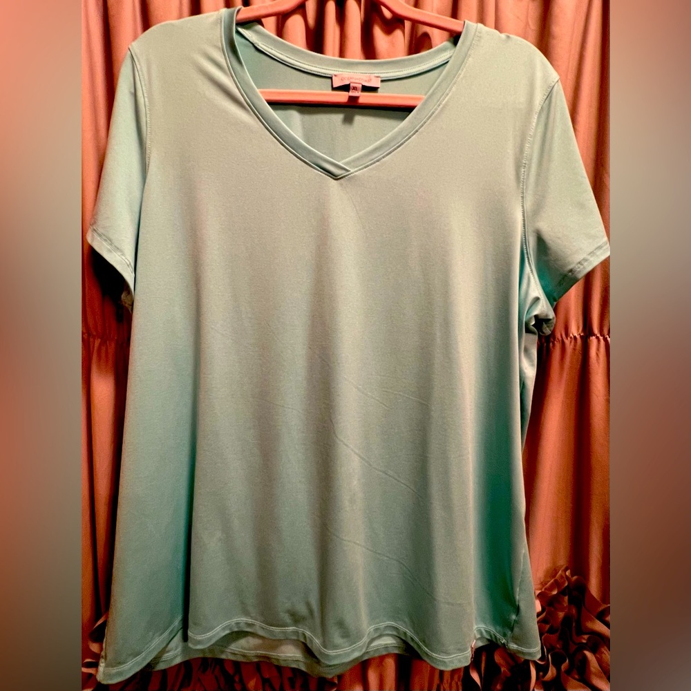 Ocean + Coast® Short Sleeve V-Neck Performance T-Shirt XL